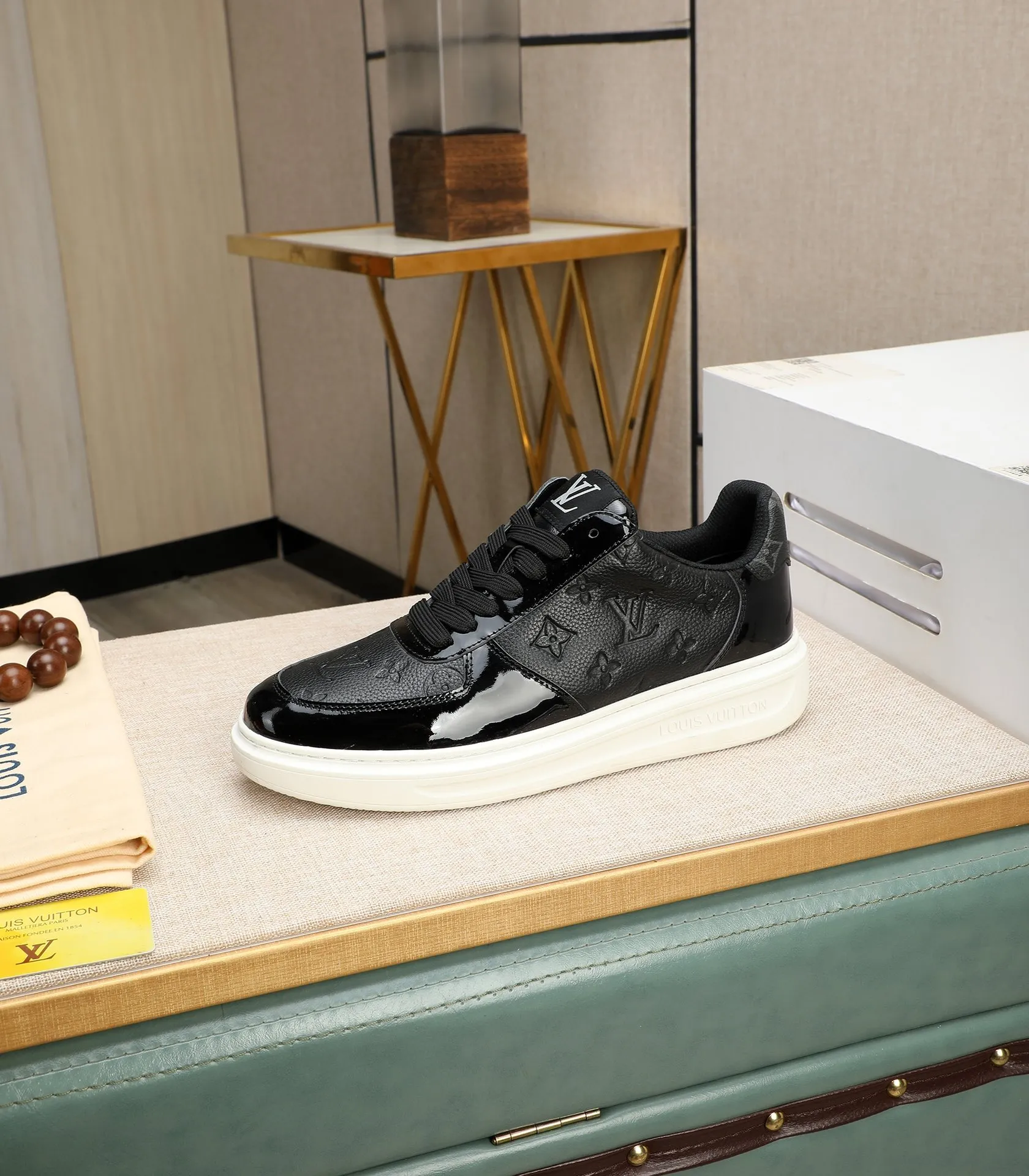Men's shoes 💰540 💰(Niuli: full package) louis vuitton (Louis Vuitton/lv) top 🔍🔍 new models are on sale at the same time at the counter. The upper 🇮🇹 is imported from Italy, first-layer cowhide, and the lining is fully imported cowhide. 💪💪, completely 1⃣️ to 1 ⃣️Re-engraved🇮🇹💪💪, ⚠Sole: The original sole is specially provided by the original factory, the exclusive movable molded sole is super comfortable, ⚠The original factory follows the order, 🔍🔍high quality, you can enter and exit the counter at will, welcome to compare⚠. Code number:38-44